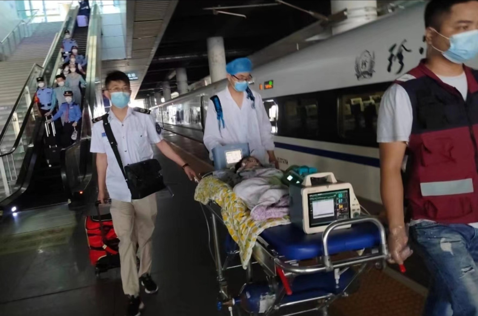 吉首市高铁转运公司